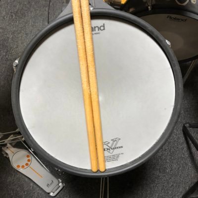 ドラムを叩いたり、ライブや舞台を観る事が趣味です😸🥁✨ ドラムについては、ジャズドラム初心者です😸🥁🔰 音楽については、ガールズバンド・アニソン・ボカロを中心に好んで聴いています✨😸✨