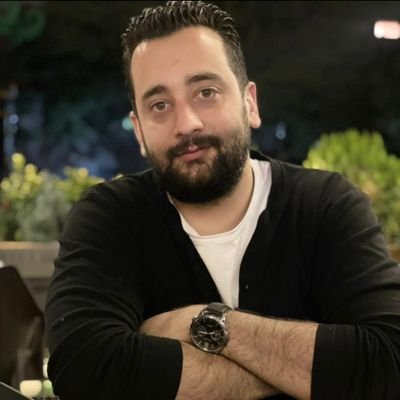 بازی عشقست کاینجا عاقلان در شش درند
__عقل کی منصوبهٔ این نرد میداند که چیست...