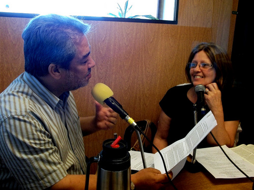 Somos 1 programa radial que se transmite por Virtud Fm direccionado a empresarios.  Todos los miercoles a partir de las 9:30 am. conduce Julio y Graciela Lilian
