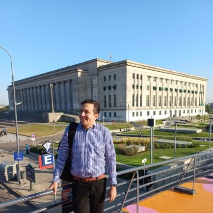 Docente universitario. Estudiante del Doctorado en Derecho, Universidad de Buenos Aires. Derecho constitucional y Derecho disciplinario