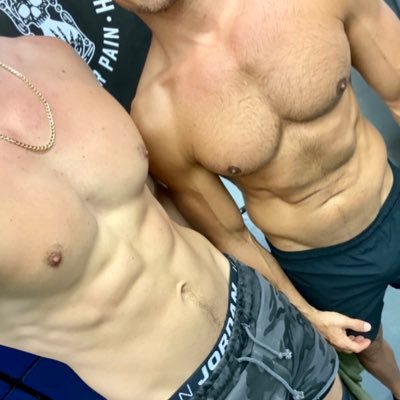 Masc kinky muscle couple that travels often. Always looking for fun with other muscled guys.