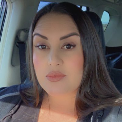 DeniseFelix18's profile picture. 