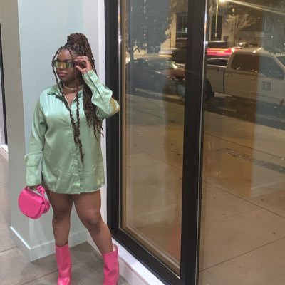 YOUR FAV GEMINI ♊️ UIU Alum🎓Dancer 👯♀️ stay humble, be smooth 💋 CEO of I Am Crowned Cosmetics 👑
