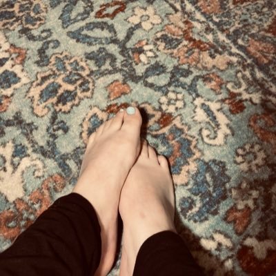 letthedoggsout's profile picture. just a girl trying to fulfill your foot fetish desires - follow me on feet finder: WhoLetTheDoggsOut for exclusive content ✨👣✨cashapp $goldengirl8217