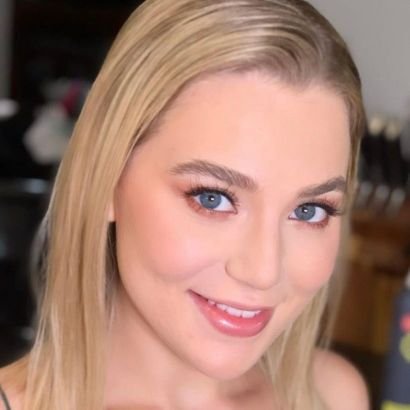 AngelaRoseMar11's profile picture. 