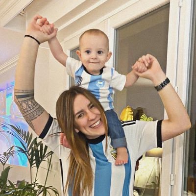 debisantana_'s profile picture. Rosarina y Canalla viviendo en Paris.  fanática de Marc Márquez. 93.