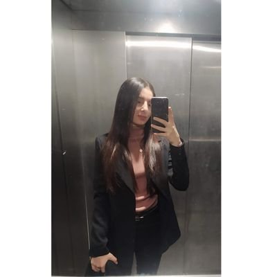 Bi sosyalci 👩🏻‍🏫