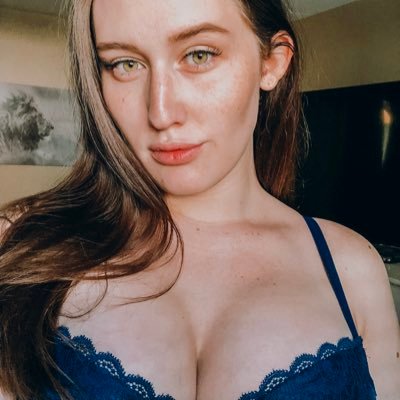 Kdawneffect's profile picture. 😈 taking all the things I love and making them SEXY! follow to watch me game & cook 😘