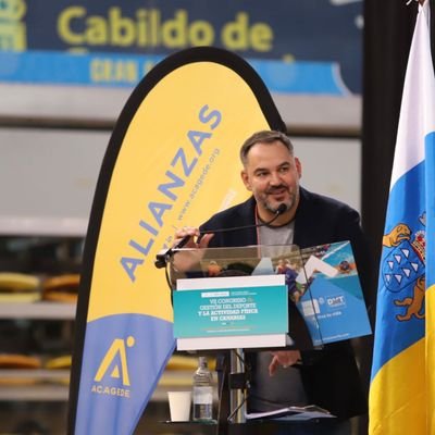 Lcdo en CCAFD. ULPGC, Colegiado nº 13.057, Técnico Área de Deportes Cabildo de Tenerife, Miembro Junta Directiva de ACAGEDE, Soc, nº 69