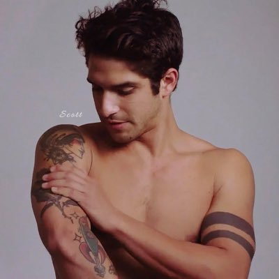 “ I made a first line and the team captain wants to destroy me. #Lonewolf. #ParodyAcount.