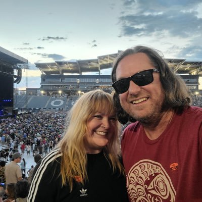 Big fan of all animals including the ❤️Phish! Three wrong turns can really make a right. 🏳️🌈Pulsating with love and light 💚GSBG 💙Avetts 💛 BMFS🗡TitanUp