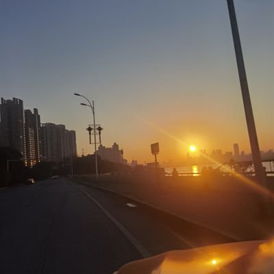 xijiangchengre1's profile picture. 人生毫无波澜，但要活出精彩
