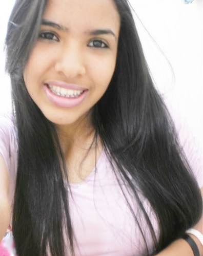 Não sou perfeita, tenho vários defeitos, porém são eles que me fazem ser única!