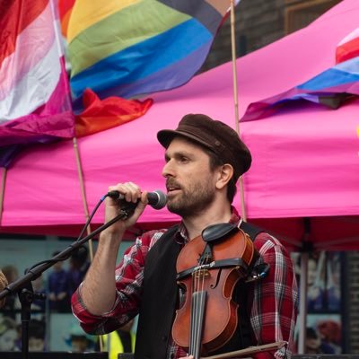 Scenographer, theatre-maker & activist with focus on eco thinking & queerness. Eng lang tutor, writer & violinist on the side. MSc student. he/him