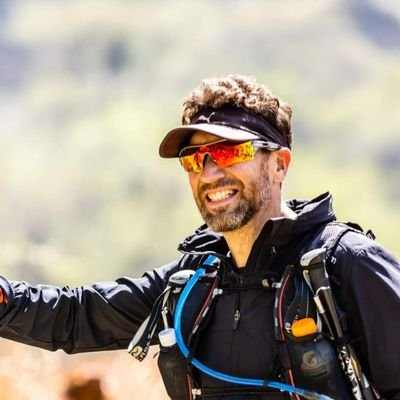 Padre. Esposo. Medico. Ocupado por aprender el funcionamiento de las cosas.