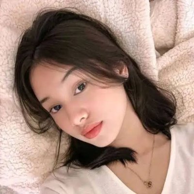 lwebat's profile picture. Strong woman