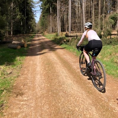 Irgendwas mit Medien, Schule und Geld | Sportlich zwischen MZ, FFM und Irland 🚴🏼♀️🩰🍀 Weniger hier als dort https://t.co/VkfjshHYP7 (IG)