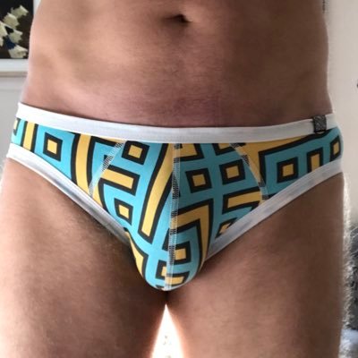 Irish guy into underwear, particularly briefs and trunks. Doing a 365 project with a photo in a different pair each day. Any donations welcome :)