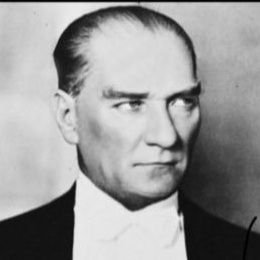 Atatürk ve Cumhuriyet aşığı,
İnsana ve Doğaya Saygı duyar,
Hayvan sever.