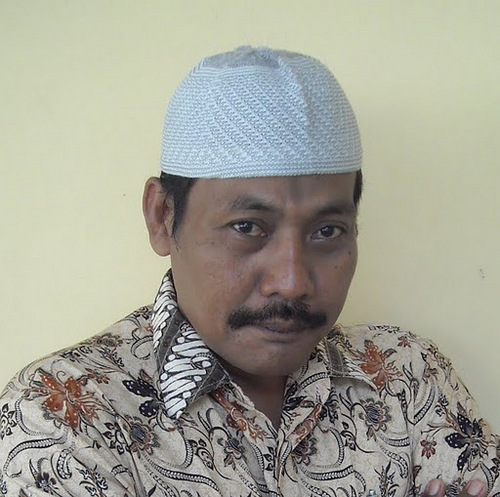 Lir kadyo ilining banyu, nrimo ing  pandum, urip ing ndonyo  ra usah neko-neko awit mung mampir ngombe