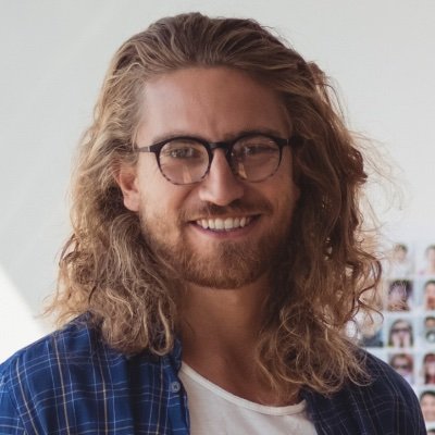 Hello ! C'est rené Grotunberg, j'ai 24 ans et je suis responsable communication chez Monkey Web