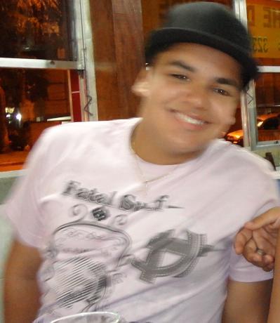 16 anos , Santos-VSJ-ZN/Santos-FC , Taurino , Chato ,Bobo, Feio , Besta e tali coisa....Vou ser julgado pelo avatar mermo...