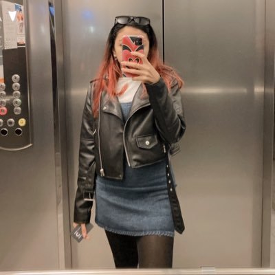 spellonyou28's profile picture. 25 Cada pensamiento absurdo que pasa por mi cabeza estará aquí.