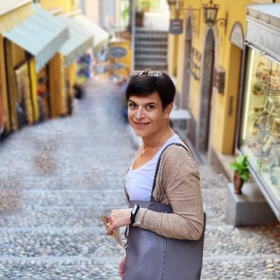 alinamusat's profile picture. beauty of life advocate with a glimpse of laser eyes