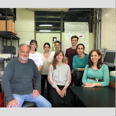 Our lab studies biochemical mechanisms of virus replication linking protein biophysics and biomolecular condensation to the assembly of viral factories