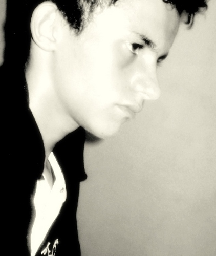 Ator, Músico ,Lindo, Simpático, Ex-Super Herói, e MENTIROSO :X
