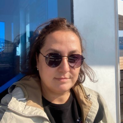 ebrusaglik's profile picture. okur,yazar,düşünür,kafası karışır