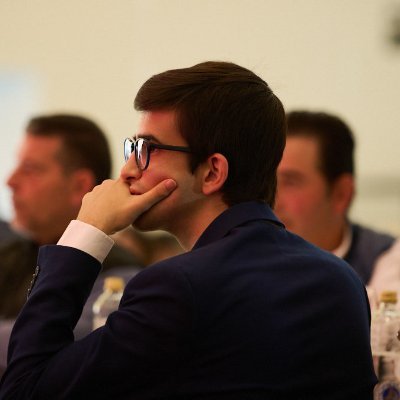 Ritxi7's profile picture. Nada protege más que la independencia de juicio
Dicen que soy un viejo dentro del cuerpo de un chaval. Me gusta lo clásico y me apasiona la historia. Bibliófilo