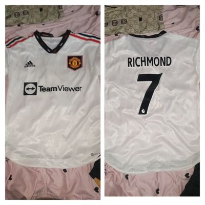 Am not saying, Am the best!!! Am just asking, Who's better??? #ManUtdSeriousFuckingFan.