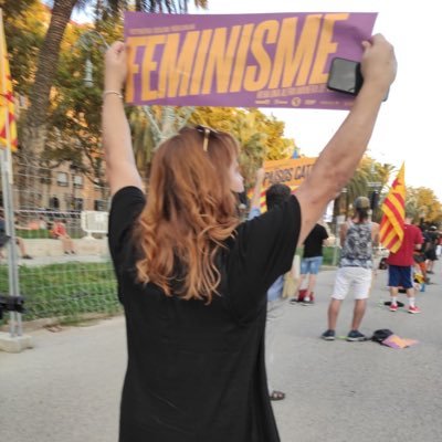 Sempre dempeus 💪🏻 Antifeixista ,Independentista i Feminista✊🏻//*\\ Meridianaresisteix✊🏻👊🏻💪🏻🔥 CDR i CXR