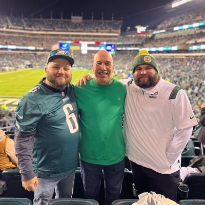 Part owner of the Green Bay Packers #GoPackGo🧀 Student loan expert, fantasy football commissioner, overall swell guy! HFFL XII Champion. #ZK7 💙💛