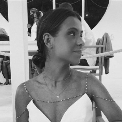 CarmenNovo22's profile picture. “Es mentira que recibes lo que das pero das lo que eres y eso es lo importante” ✨🤍