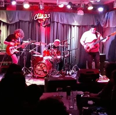 Akenathon, banda Argentina Rock Progresivo
Aníbal Acuaro guit.voz, Fernando Chavez González bajo, Guillermo Rocca batería