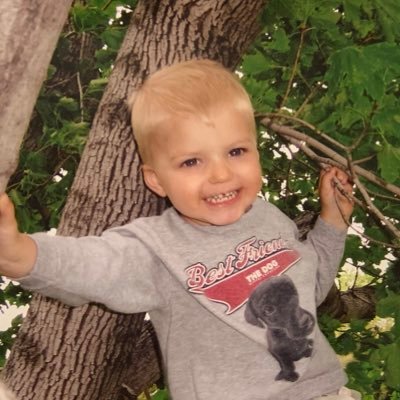 LukeFarritor's profile picture. nerd