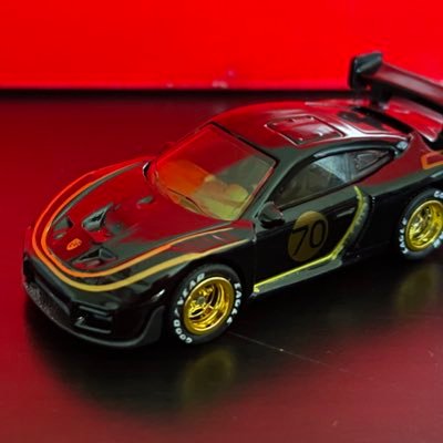 Diecast car collector. Love all things Porsche. Passionate independent creator. #Hotwheels #DieCast #Custom 🇺🇸