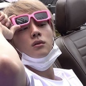 fundadora da seita seokjinsmo e hater de várias coisas inclusive eu mesma