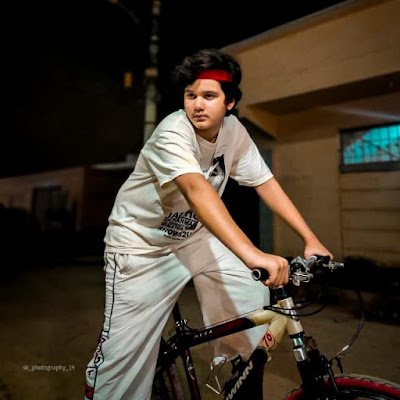 abdullahkh748's profile picture. 