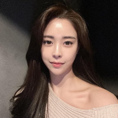 I am a female entrepreneur from Tokyo, Japan, and now I am on Twitter just to find a better way to connect and learn from each other.