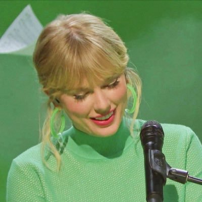 taylorate_it's profile picture. stay, and i’ll be loving @taylorswift13 for quite some time 🤍 swiftie since lover era