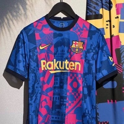 wholesale and retail of jerseys, sweatpants, football boots, trainers and caps with customization of all kinds available. Dm 08109719374 for fast response
