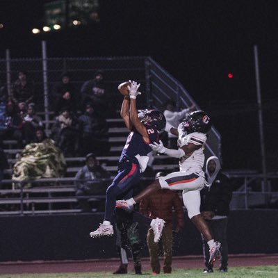 Fresno City College, CA💫JUCO Qualifier #80• 2⭐️•3.9 GPA•6’0ft •Weight 180• WR & S & ATH🏈 Track Sprinter 10.81 100meter• KT Prep ❤️• NCAA ID: 2208630105