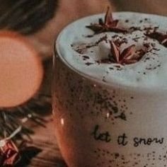 Strawberryxsock's profile picture. ❀ Austrian ❀ Writer & RPer ❀ Social awkward sock ❀ Retail by day light, student at night, mentally crying inbetween ❀