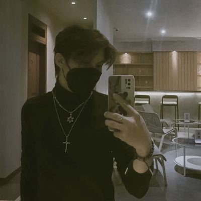 Mr_Knov31's profile picture. We are foxes and we are private