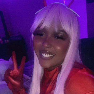 Twitch Affiliate but future partner 😘 Follow Queenmizuchi 🎮💜 Anime fanatic 🍱🍚 @mamisnipez 👯‍♀️ @Bunniigang 🤘🏾🐰💗