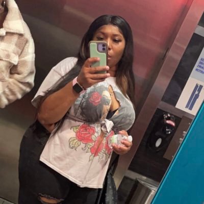 God first ,bo$$ mom , humble being 😌, class of 2018” cos life 🥰