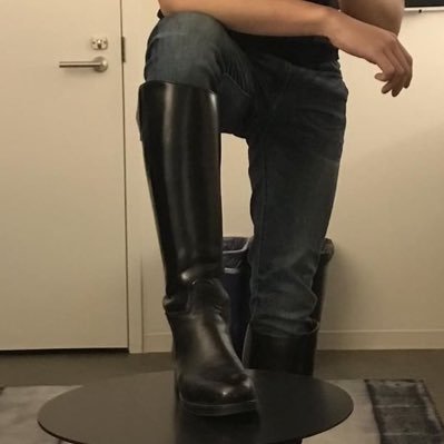 31 yrs old, young professional, urban boots wearer.